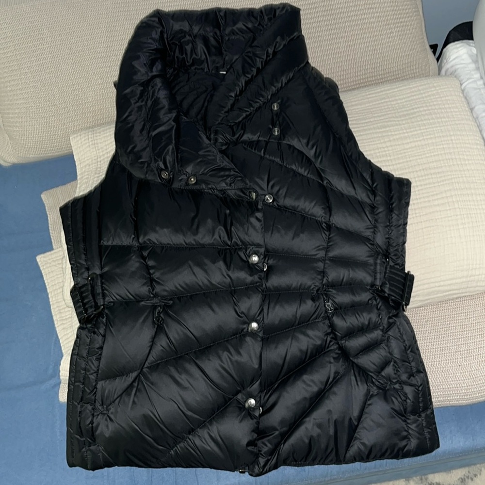 Lulu lemon black womens puffer vest size large- great condition